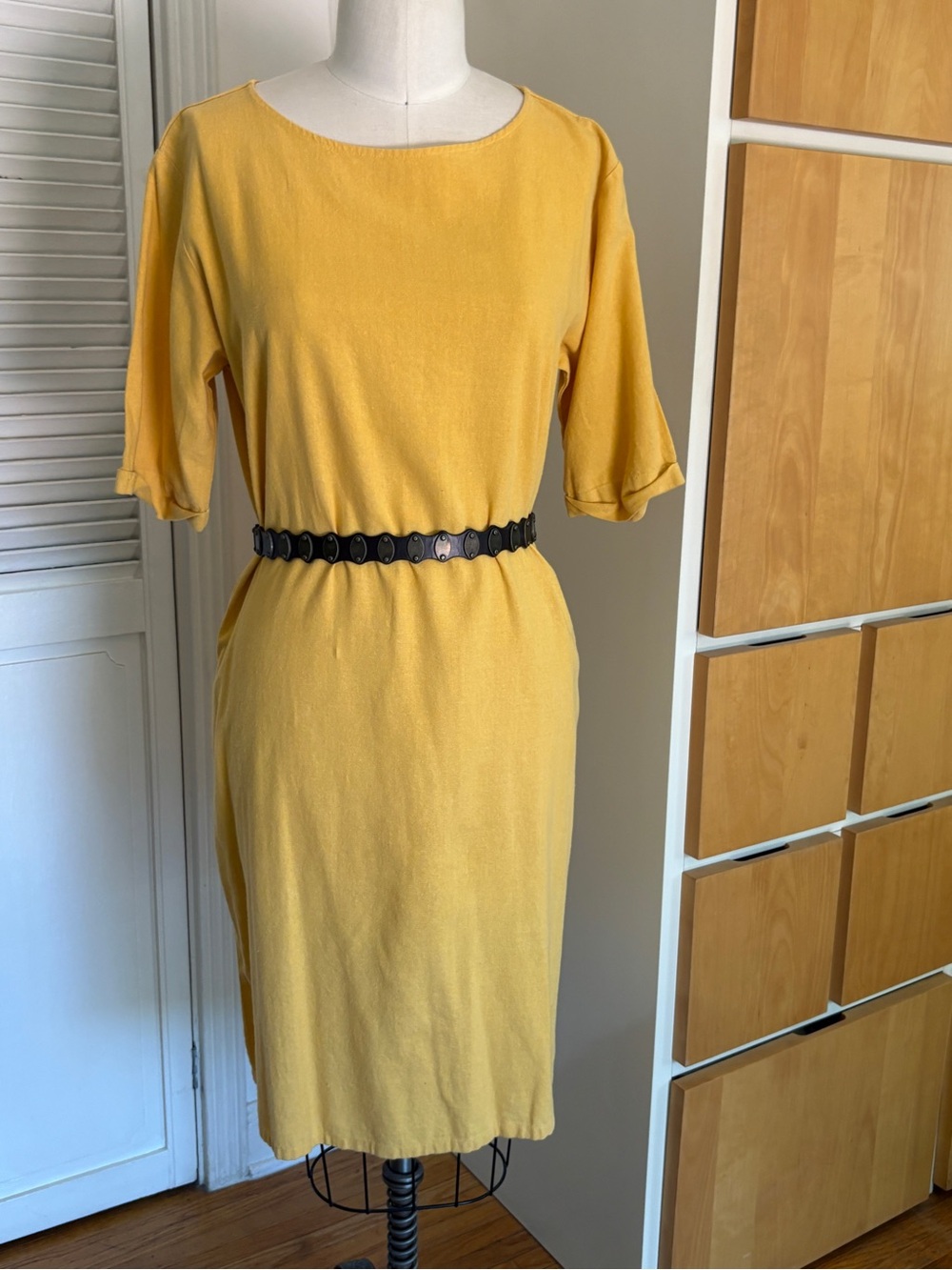 Me & Arrow Women's Mustard Short Sleeve Shift Dress